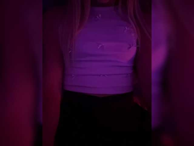 Nestyzz live cam on BongaCams