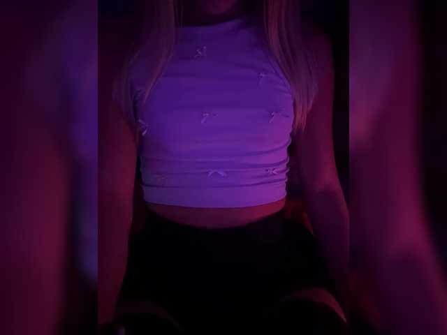 Nestyzz live cam on BongaCams