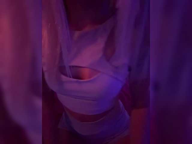 Nestyzz live cam on BongaCams
