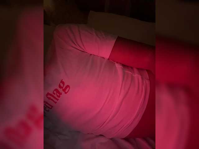 Nestyzz live cam on BongaCams