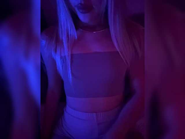 Nestyzz live cam on BongaCams