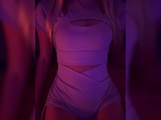 Nestyzz live cam on BongaCams
