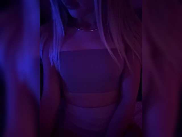 Nestyzz live cam on BongaCams