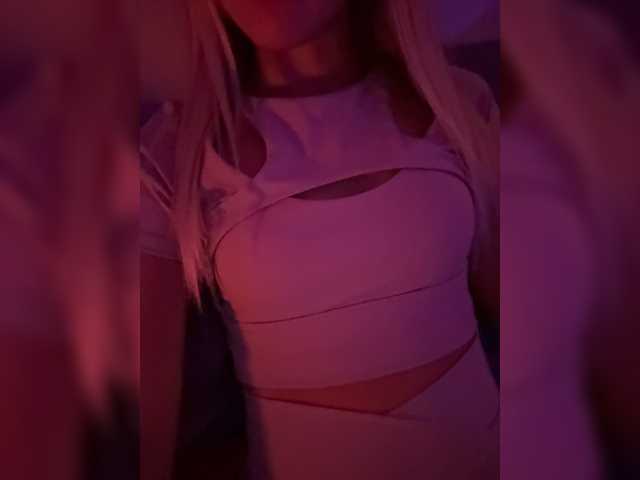Nestyzz live cam on BongaCams