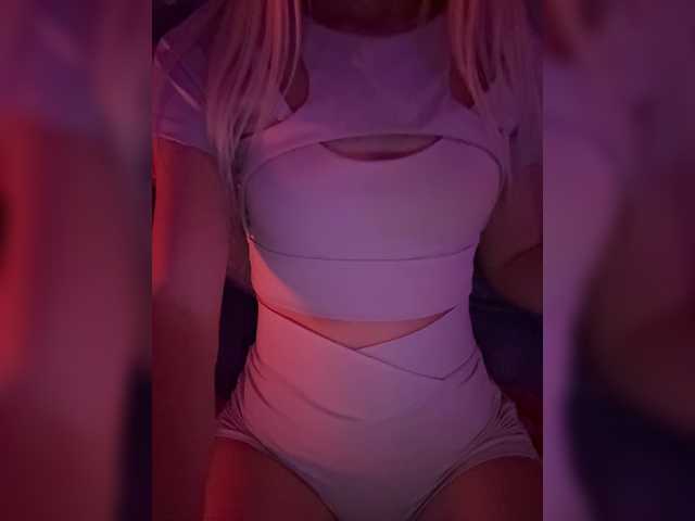 Nestyzz live cam on BongaCams