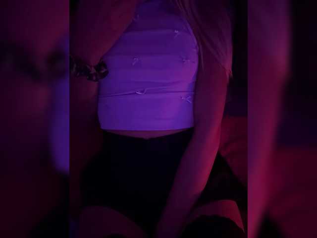 Nestyzz live cam on BongaCams