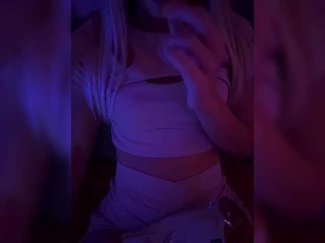 Nestyzz live cam on BongaCams