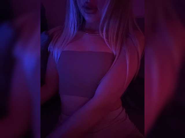 Nestyzz live cam on BongaCams