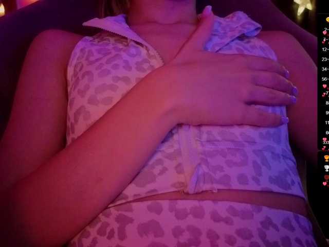 Nestyzz live cam on BongaCams