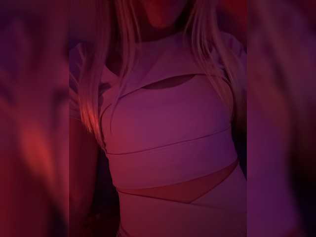 Nestyzz live cam on BongaCams