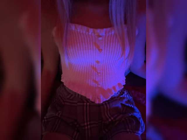 NYXELLE live cam preview