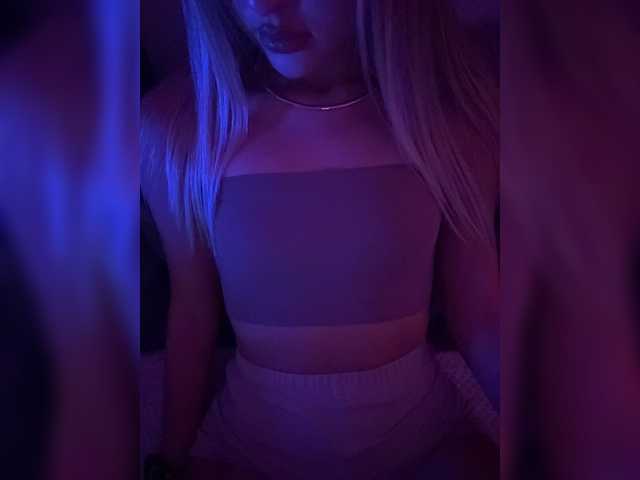 Nestyzz live cam on BongaCams