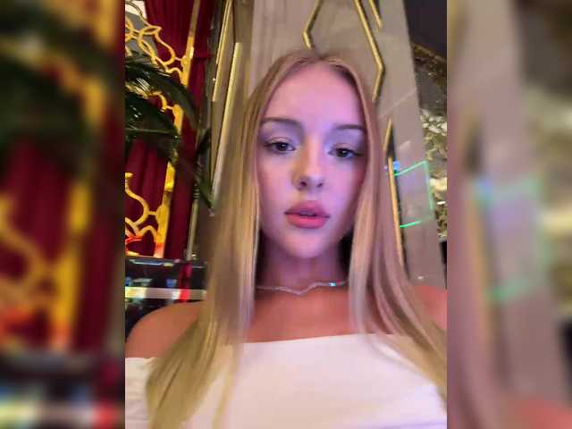 Nestyzz live cam on BongaCams