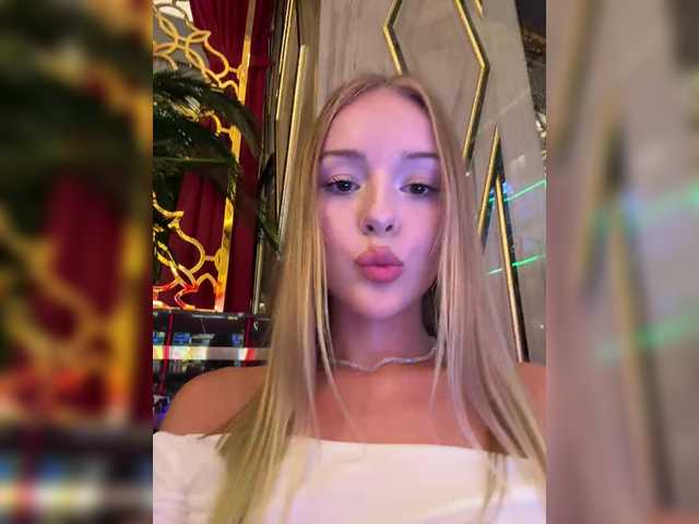 Nestyzz live cam on BongaCams