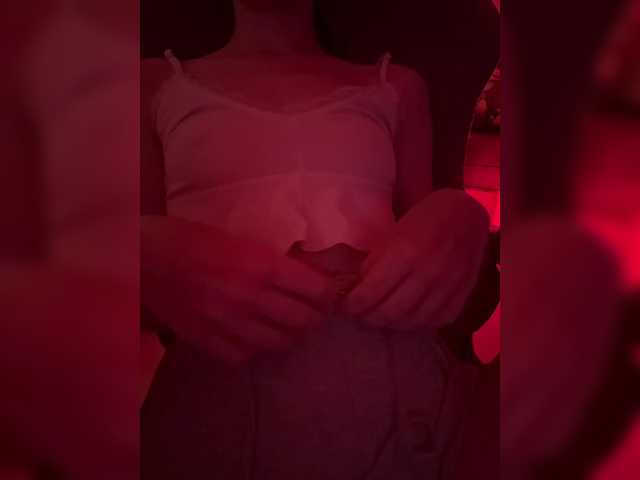 Nestyzz live cam on BongaCams