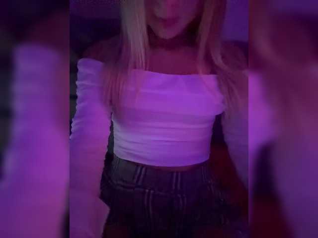 Nestyzz live cam on BongaCams