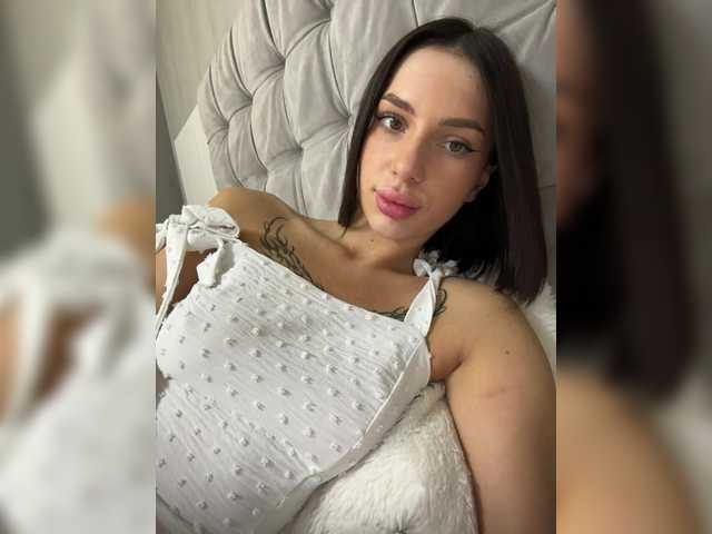 BabyDarii's BongaCams show and profile