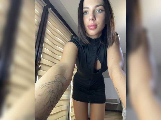 le modèle BabyDarii est en webcam porno dans un show sur le site bongacams, il possède les tags suivants: White/Caucasian,Brunette,Shaved
