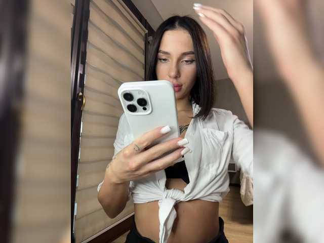 BabyDarii live webcam show