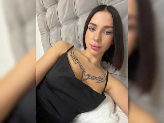 BabyDarii live webcam show