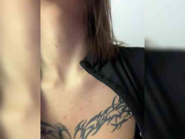 BabyDarii Sex Cam Show