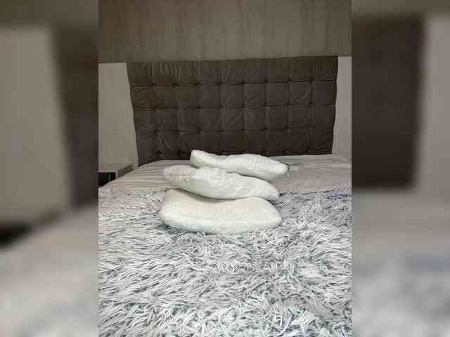 BabyDarii — Female live cam