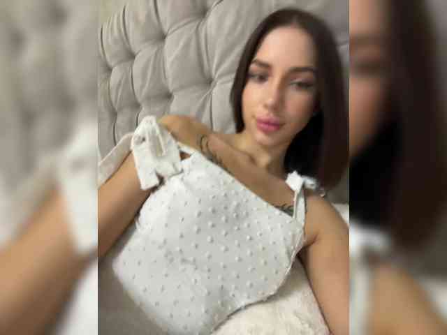 BabyDarii Sex Cam Show