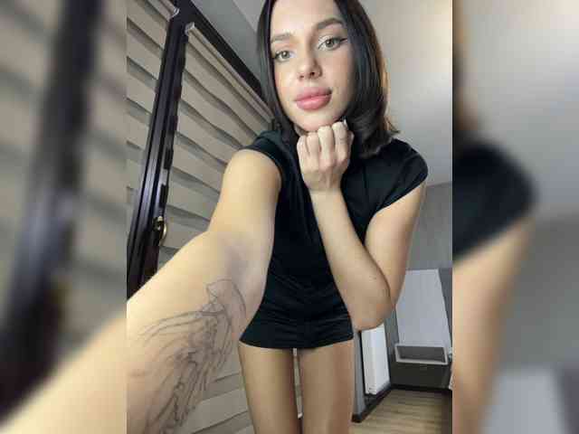 BabyDarii Sex Cam Show