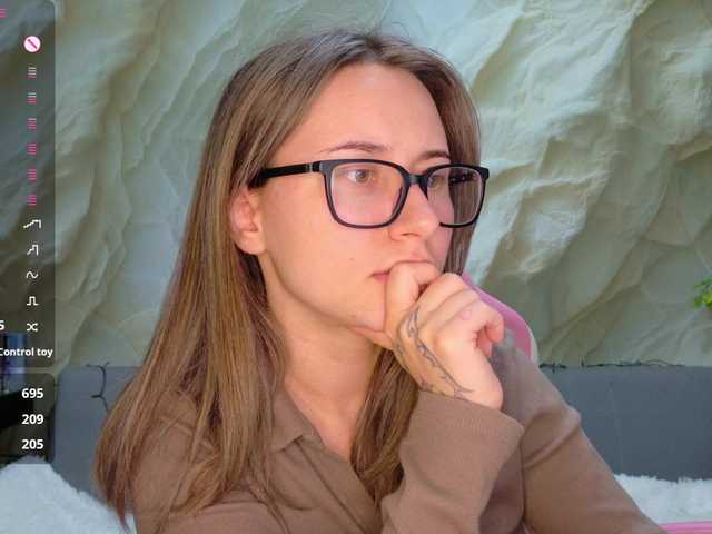 Alisa21-1 live cam on BongaCams