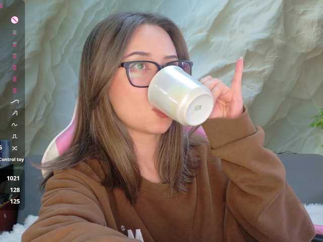 Alisa21-1 live cam on BongaCams