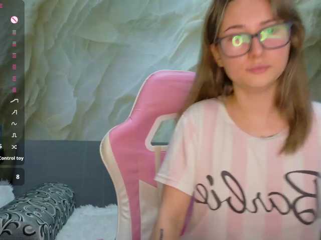 Alisa21-1 live cam on BongaCams