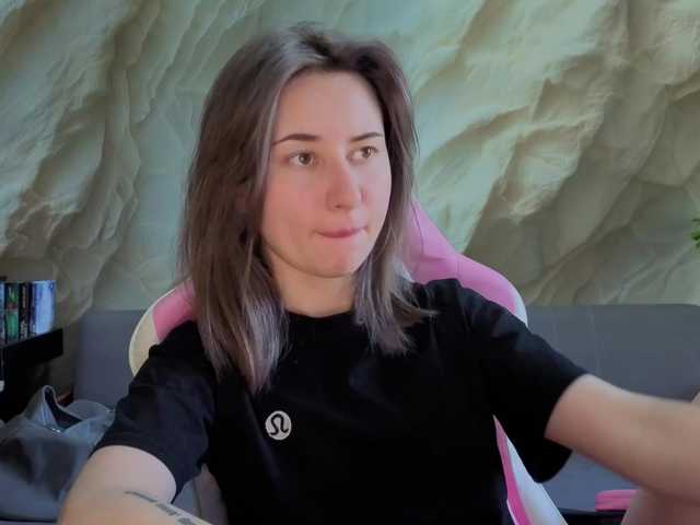 Alisa21-1 live cam on BongaCams
