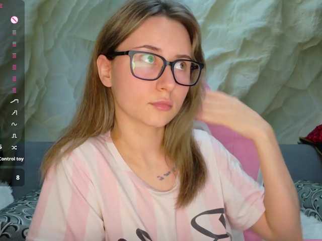 Alisa21-1 live cam on BongaCams