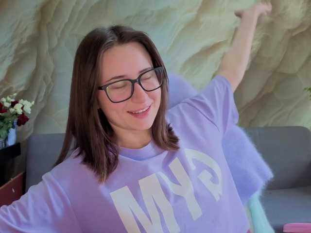 Alisa21-1 live cam on BongaCams