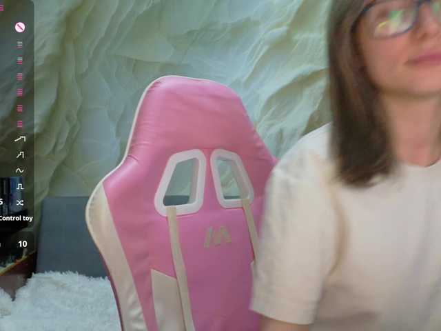 Alisa21-1 live cam on BongaCams