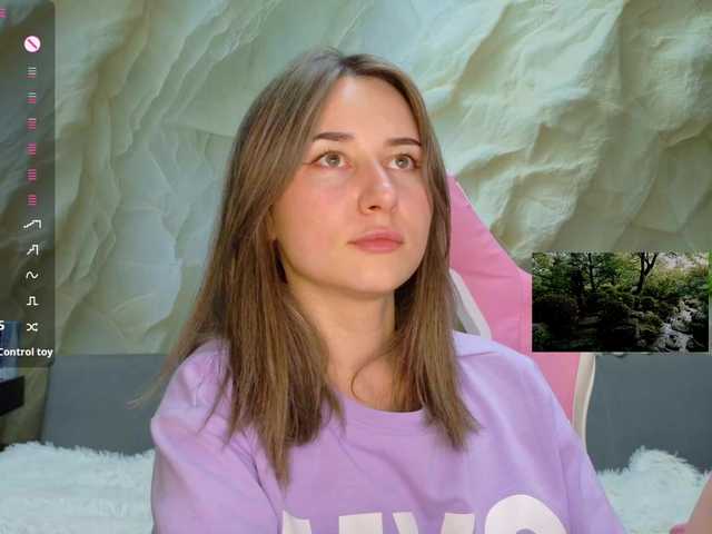 Alisa21-1 live cam on BongaCams