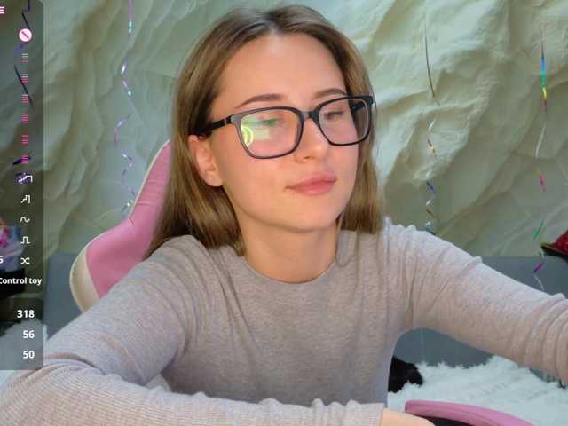 Alisa21-1 live cam on BongaCams