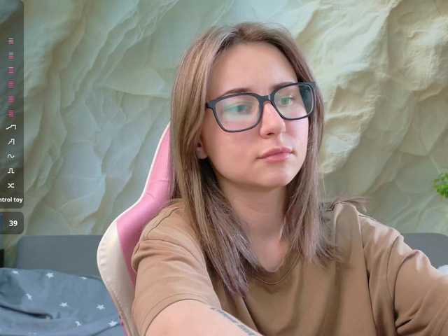 Alisa21-1 live cam on BongaCams