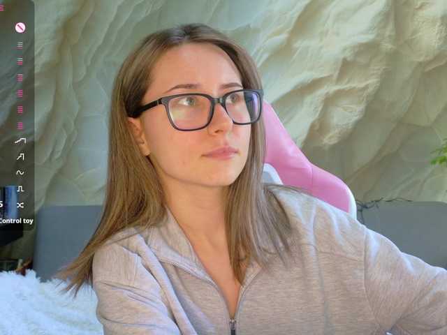 Alisa21-1 live cam on BongaCams
