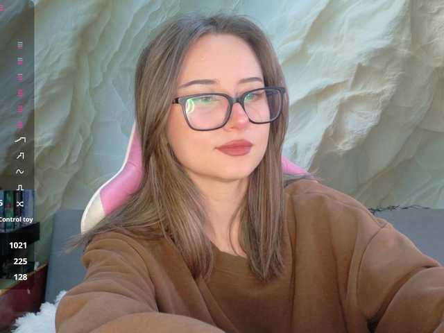 Alisa21-1 live cam on BongaCams