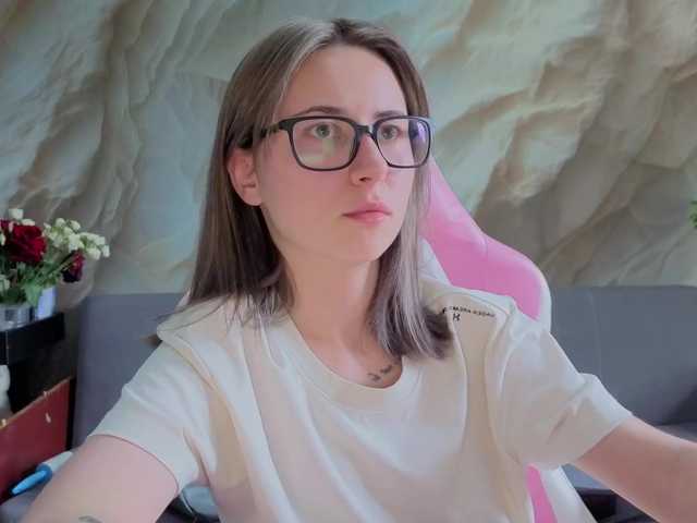 Alisa21-1 live cam on BongaCams
