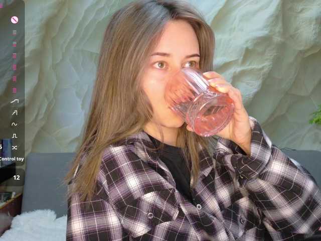 Alisa21-1 live cam on BongaCams