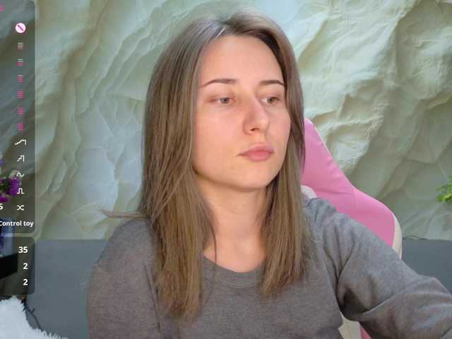Alisa21-1 live cam on BongaCams