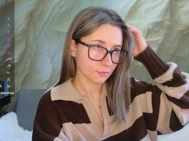 Alisa21-1 live cam on BongaCams