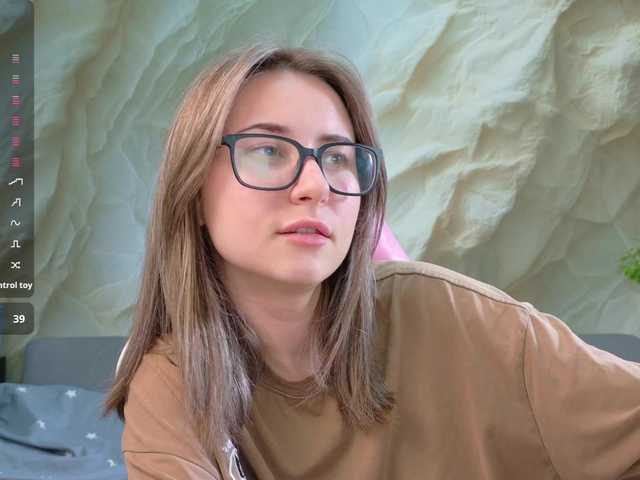 Alisa21-1 live cam on BongaCams