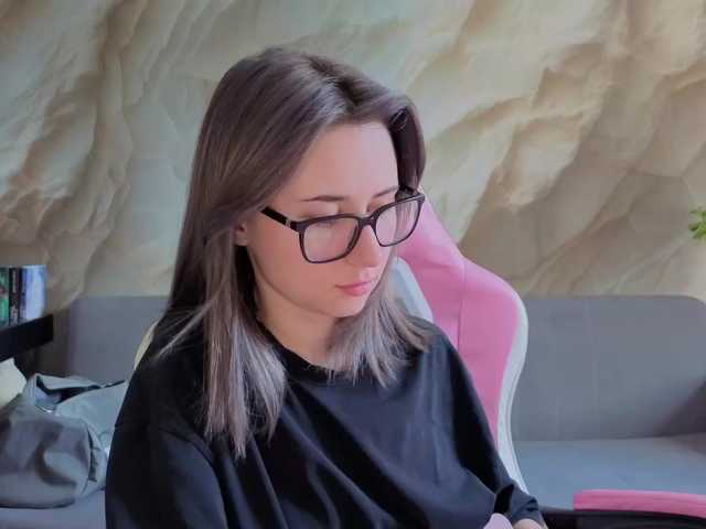 Alisa21-1 live cam on BongaCams