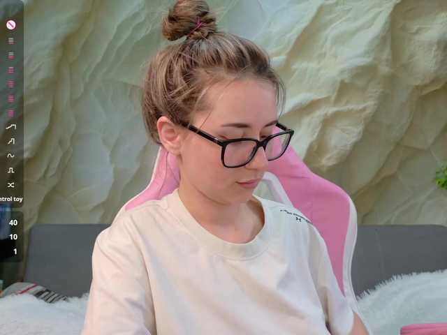 Alisa21-1 live cam on BongaCams
