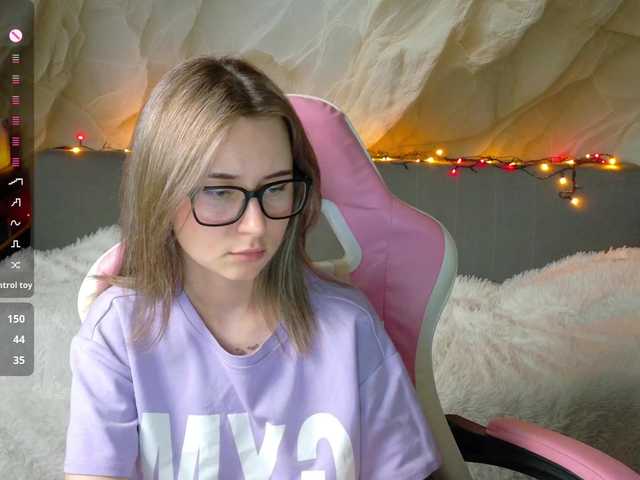 Alisa21-1 live cam on BongaCams