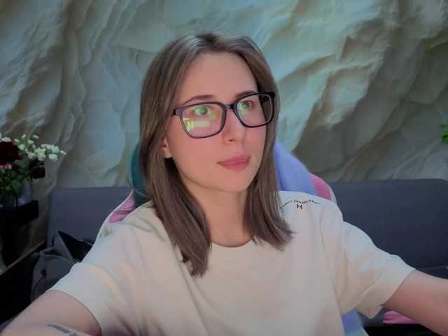 Alisa21-1 live cam on BongaCams