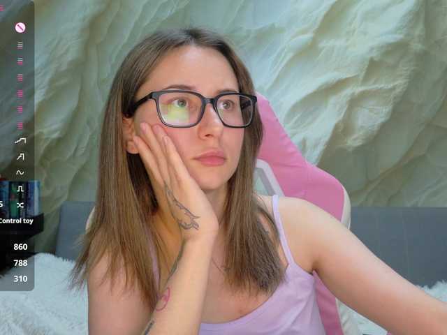 Alisa21-1 live cam on BongaCams
